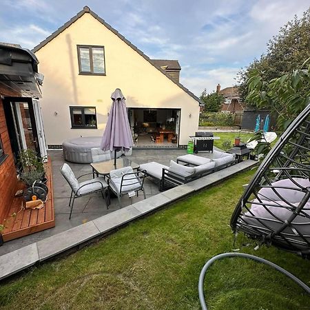 Modern Harrogate House Sleeps 10, Cinema Room & Hot Tub Kültér fotó